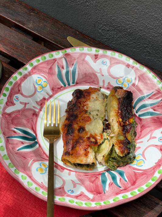 Cannelloni ricotta e spinaci con salsa napoletana